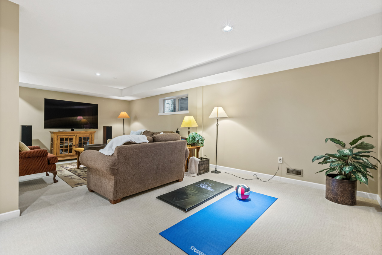 #6 - 3750 Edgemont Boulevard 28