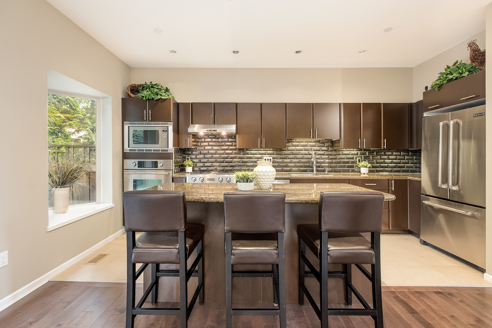#6 - 3750 Edgemont Boulevard 14