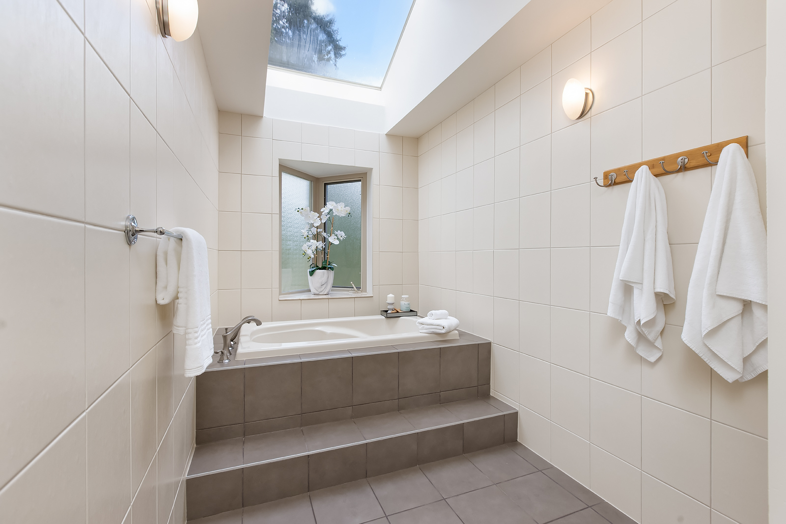 #5 - 3750 Edgemont Boulevard 25
