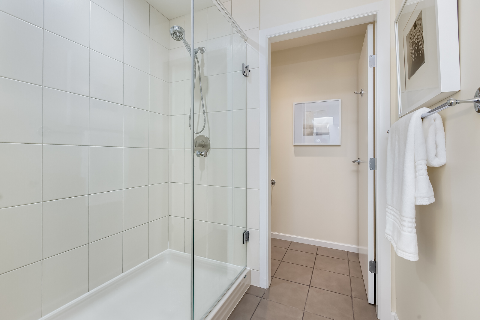 #5 - 3750 Edgemont Boulevard 23