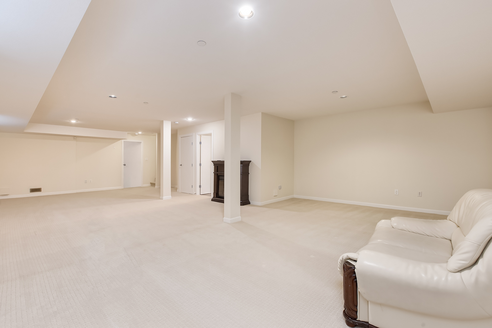 #5 - 3750 Edgemont Boulevard 34