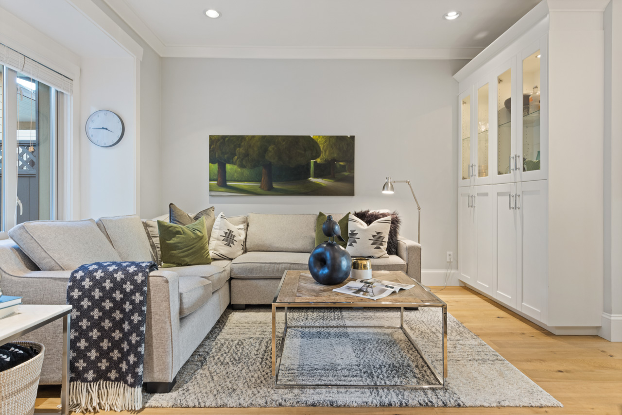 252 W 6TH STREET 32