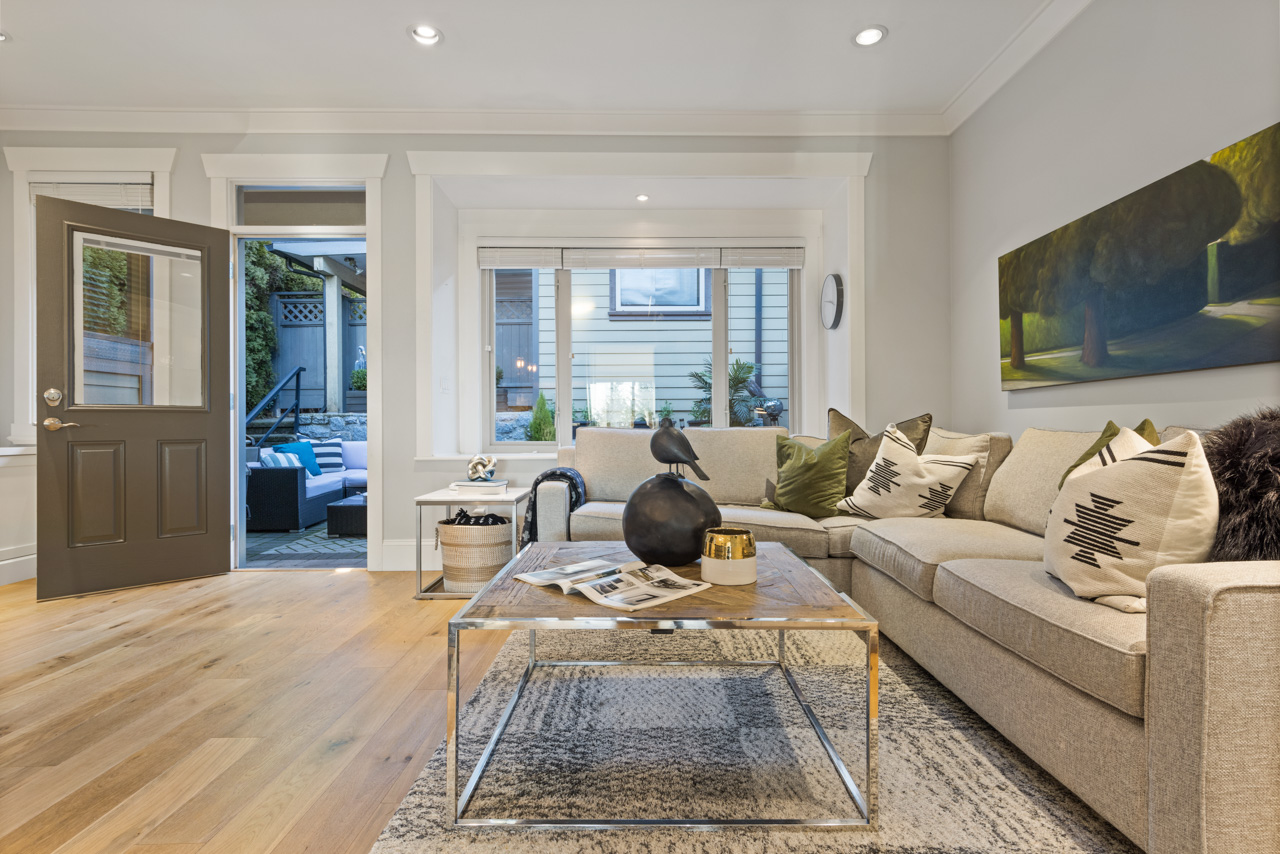 252 W 6TH STREET 30