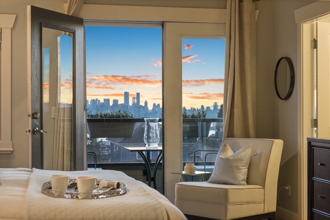252 W 6TH STREET