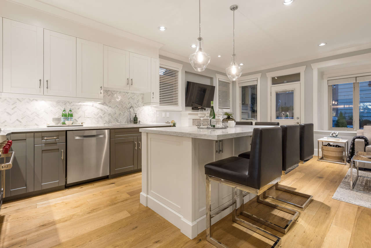 252 W 6TH STREET 21