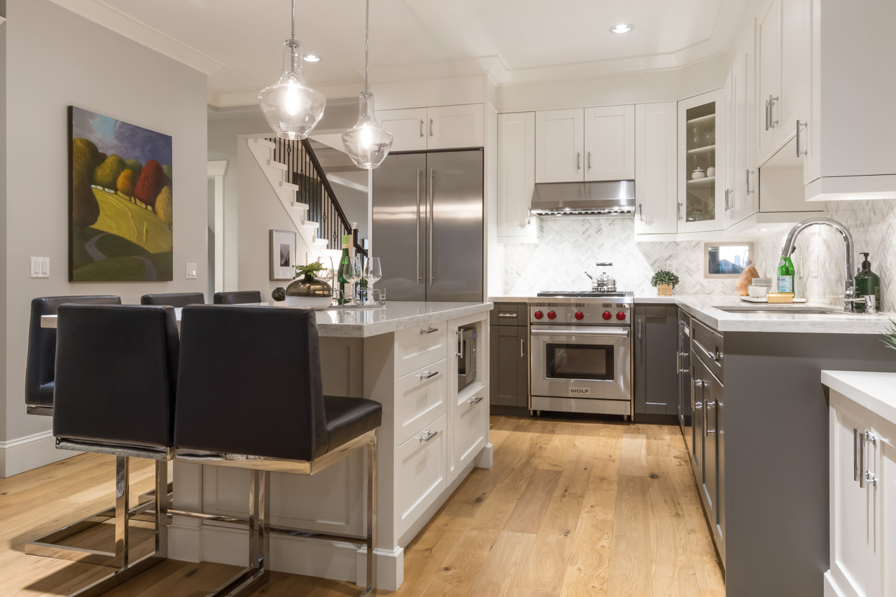 252 W 6TH STREET 22