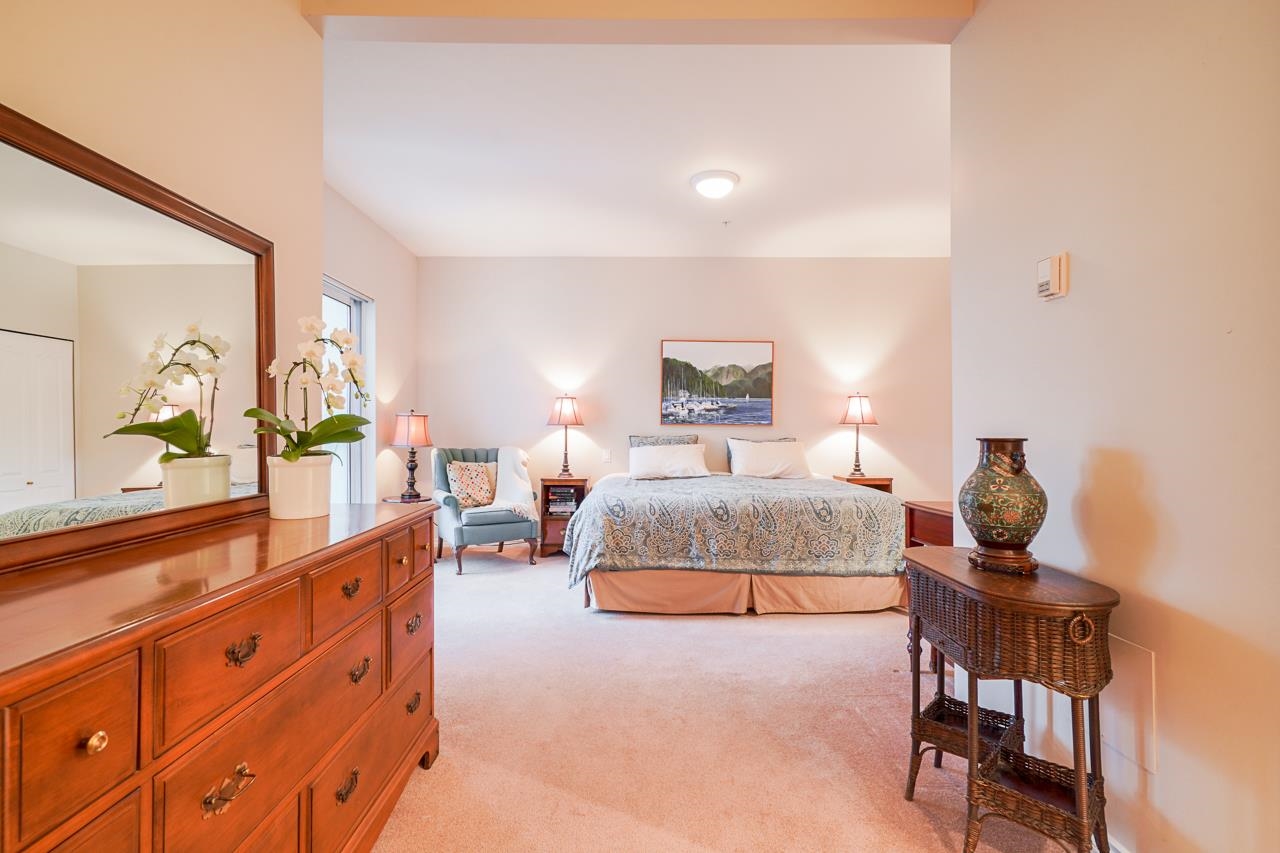 307 678 W QUEENS ROAD 13