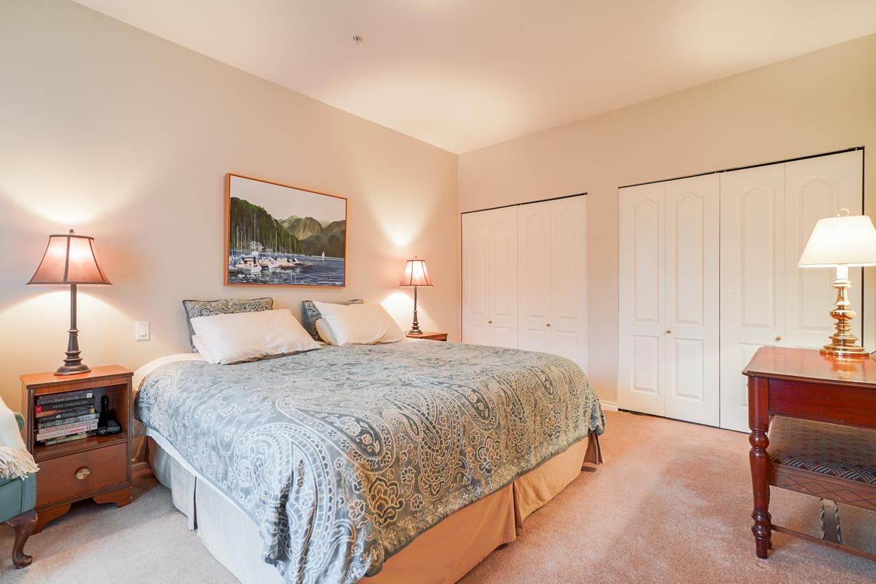 307 678 W QUEENS ROAD 14