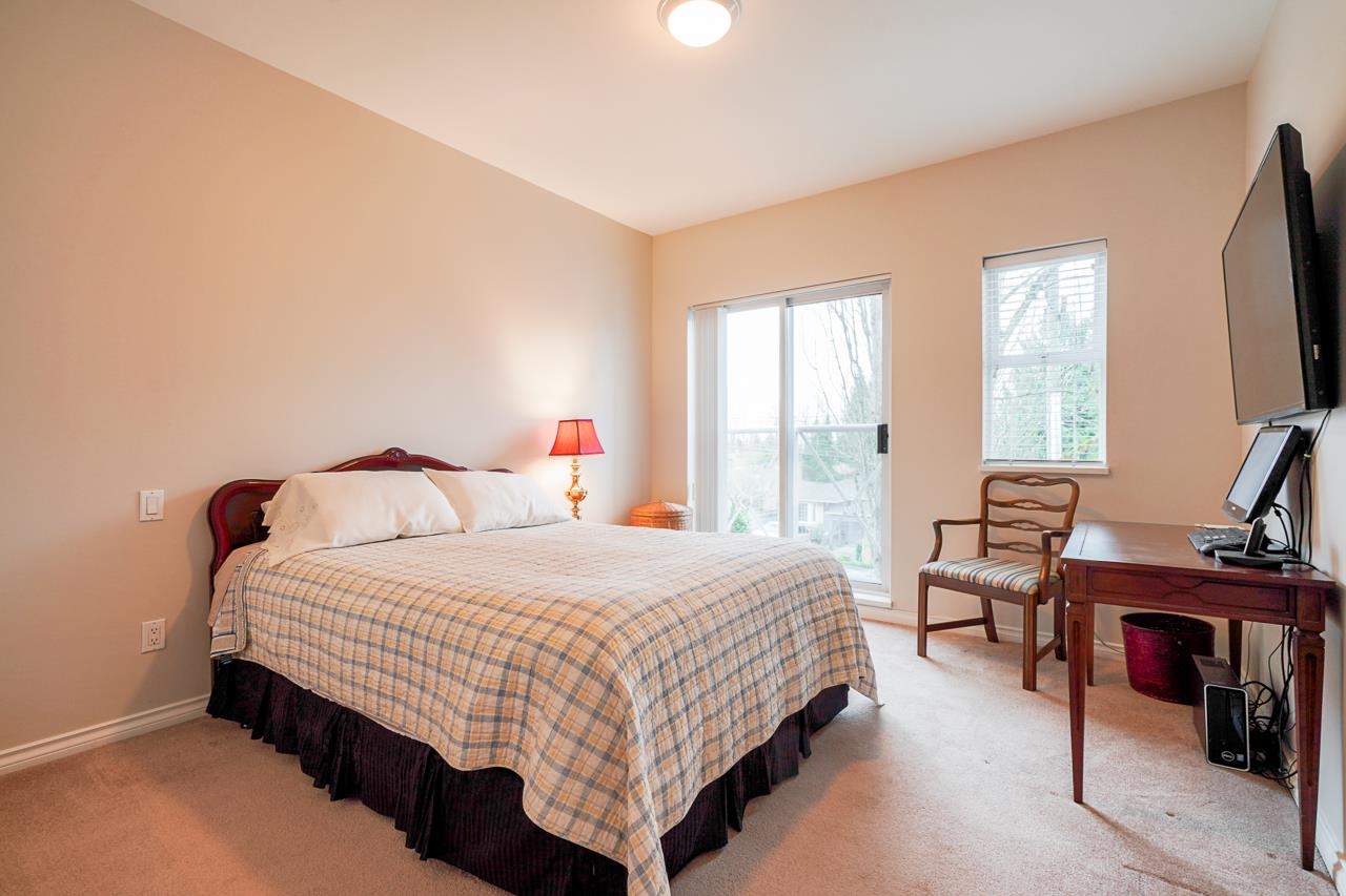 307 678 W QUEENS ROAD 15