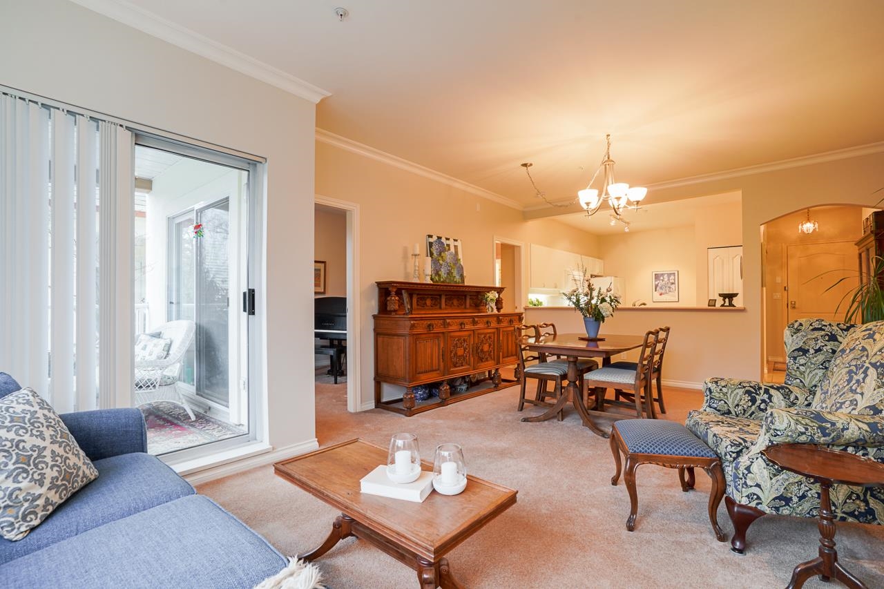307 678 W QUEENS ROAD 2