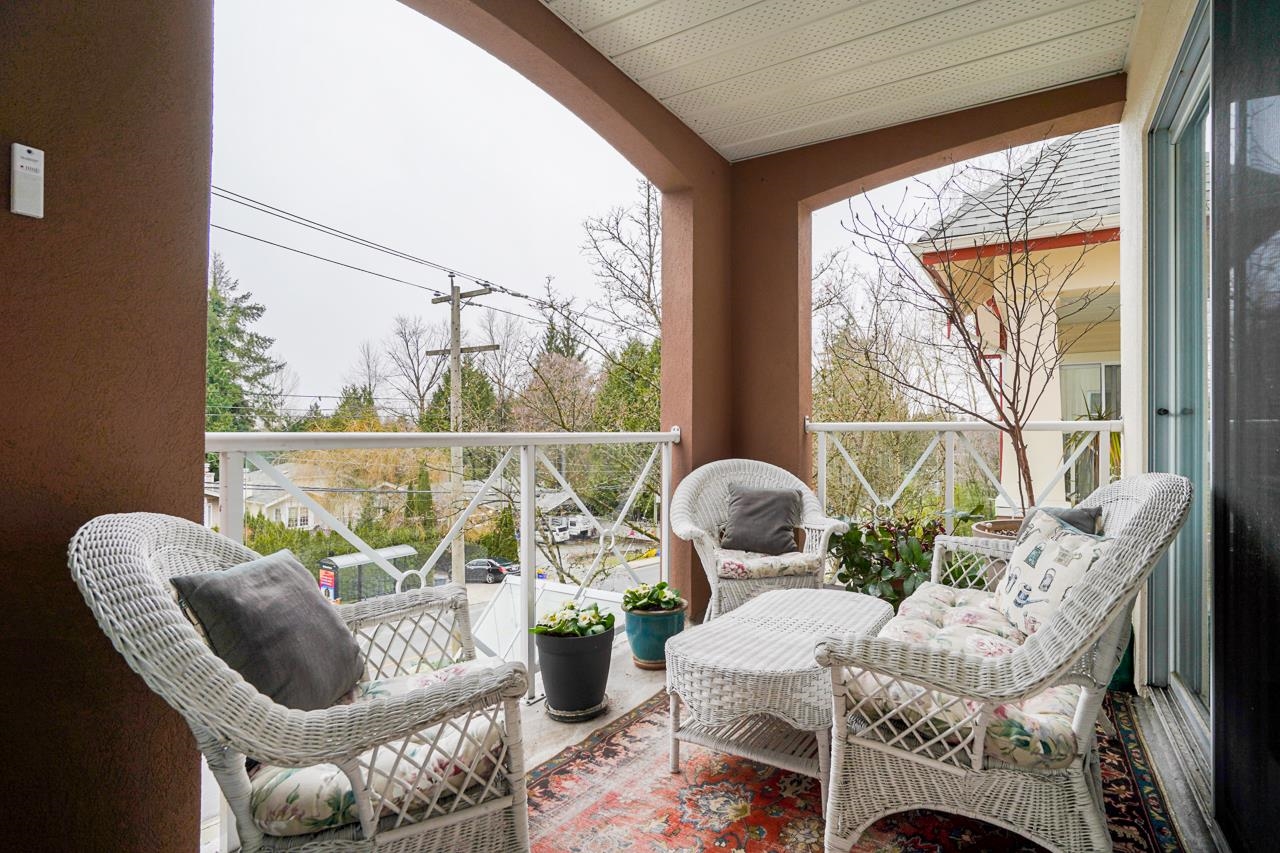 307 678 W QUEENS ROAD 17