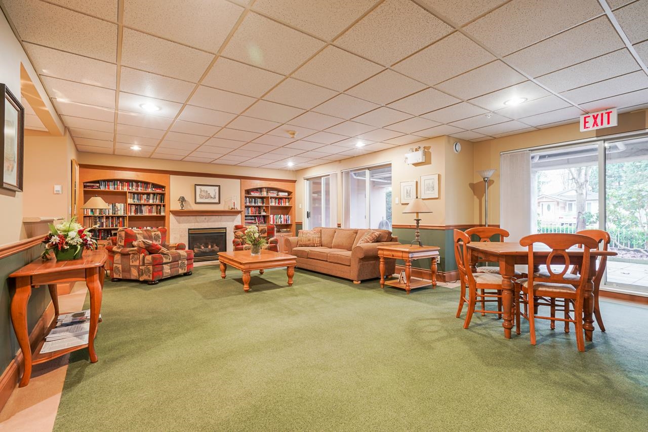 307 678 W QUEENS ROAD 20