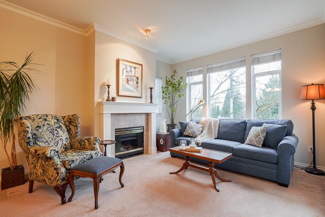 307 678 W QUEENS ROAD 3