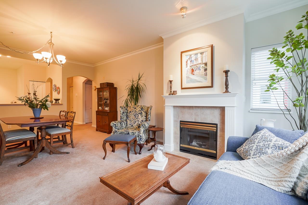 307 678 W QUEENS ROAD 5