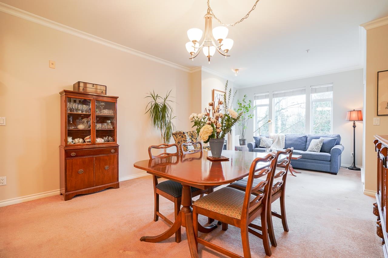 307 678 W QUEENS ROAD 7