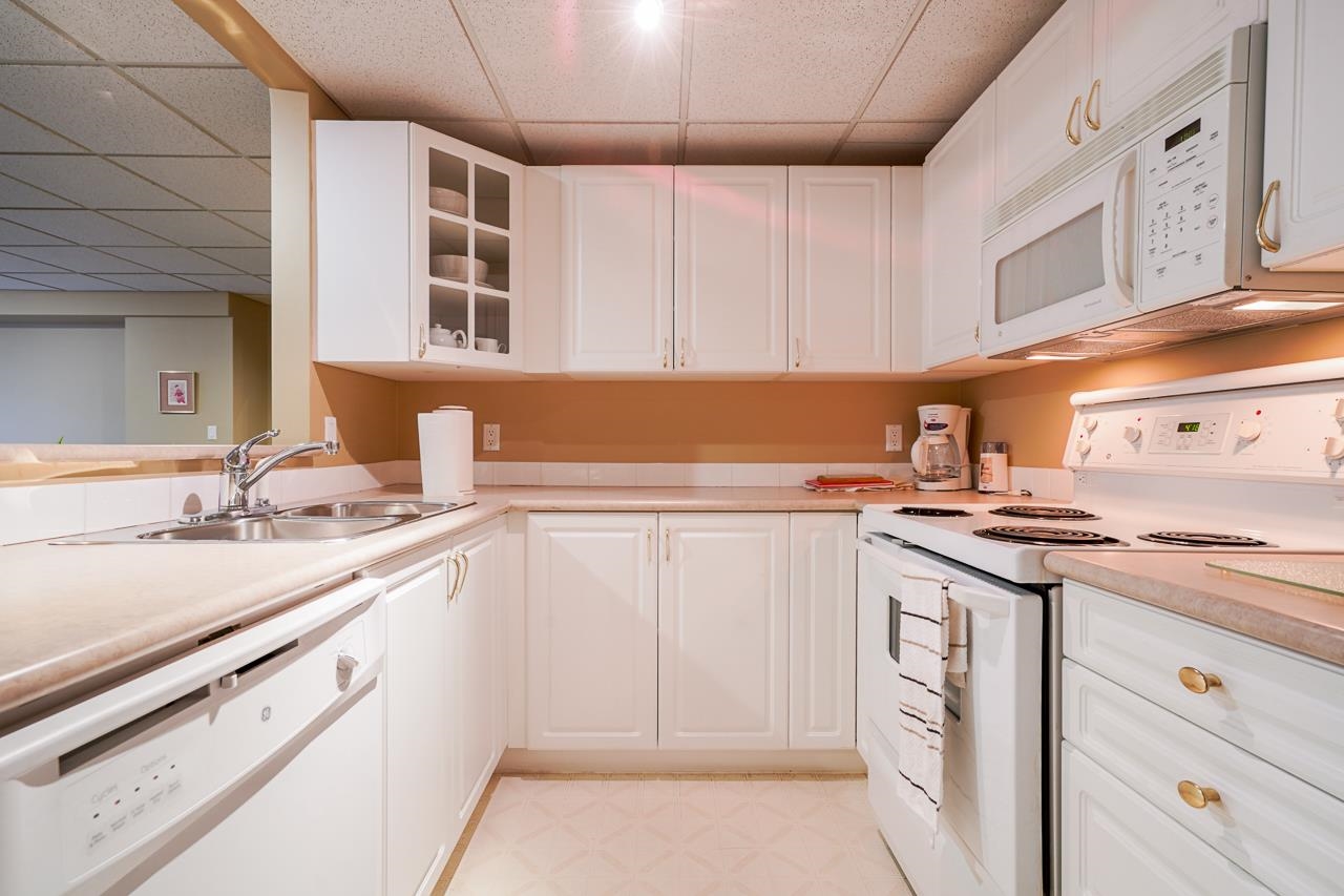 307 678 W QUEENS ROAD 8