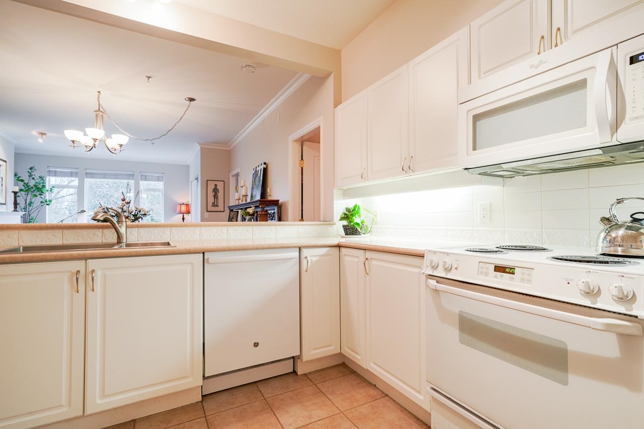 307 678 W QUEENS ROAD 9