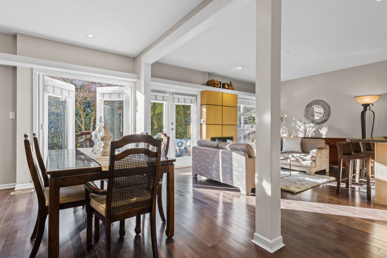 23 3750 EDGEMONT BOULEVARD 10