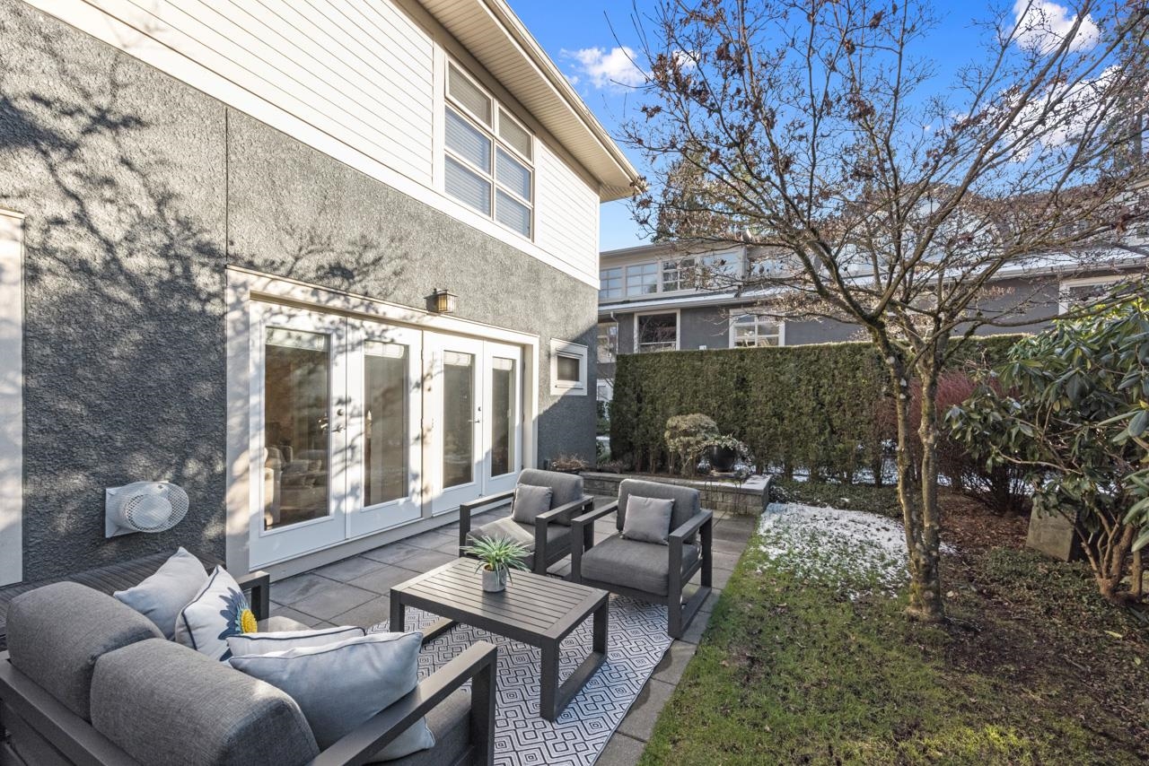 23 3750 EDGEMONT BOULEVARD 11