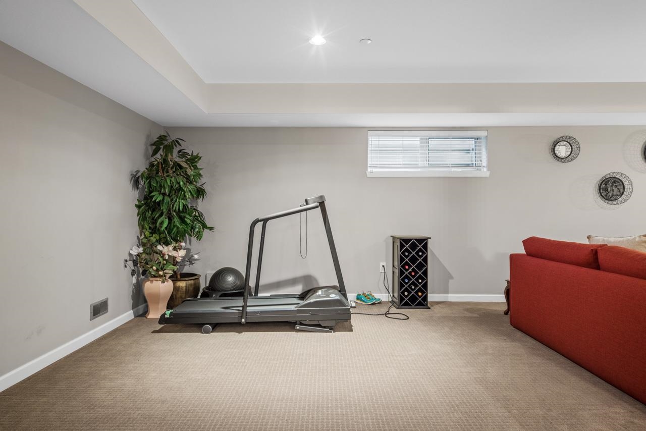 23 3750 EDGEMONT BOULEVARD 18