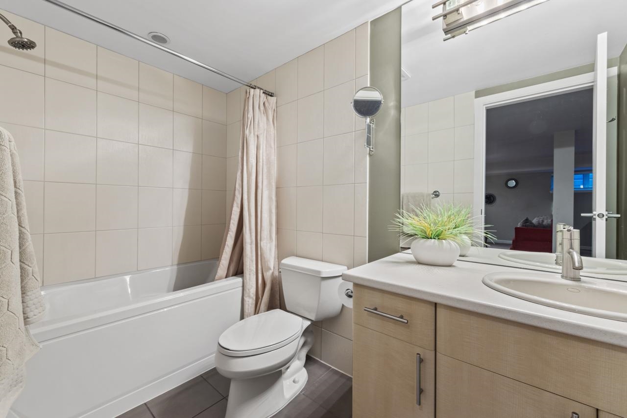 23 3750 EDGEMONT BOULEVARD 19