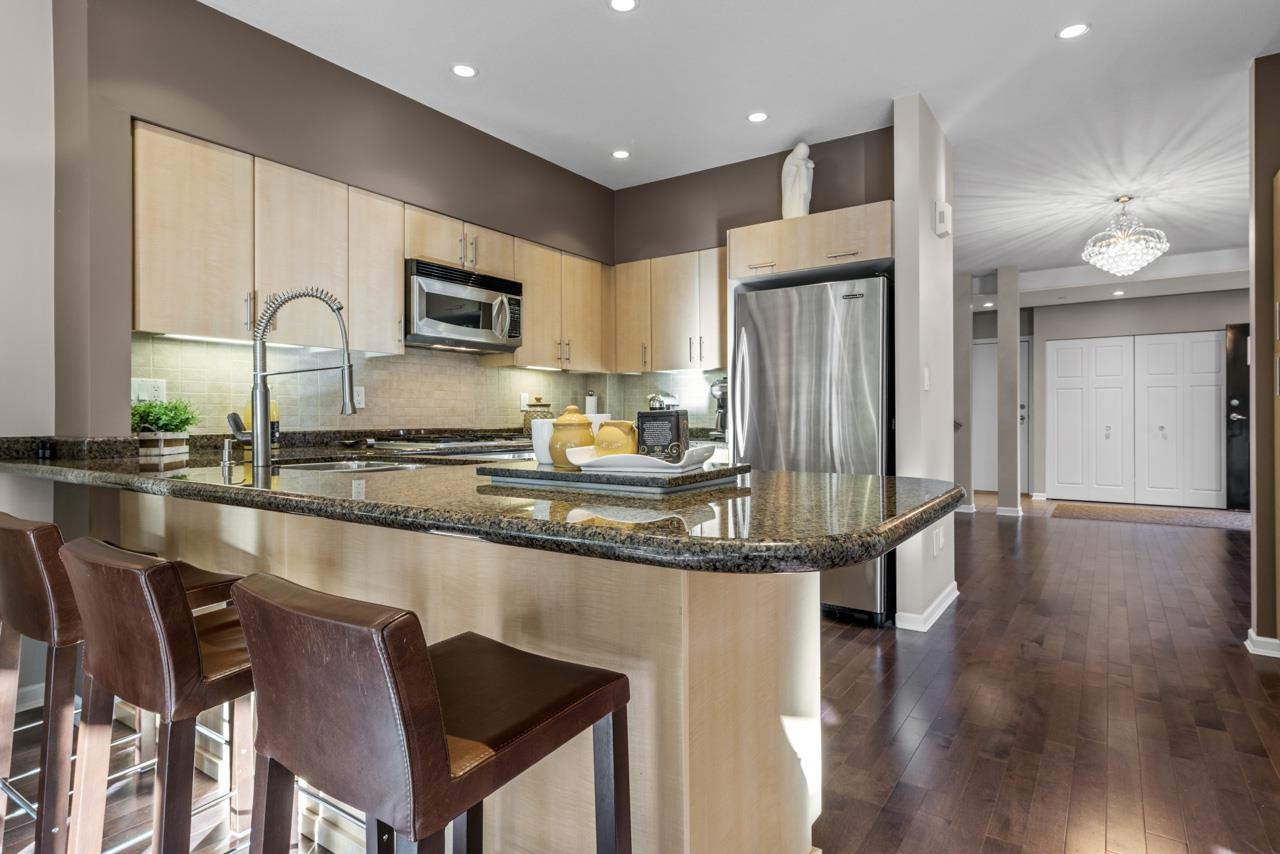 23 3750 EDGEMONT BOULEVARD 6
