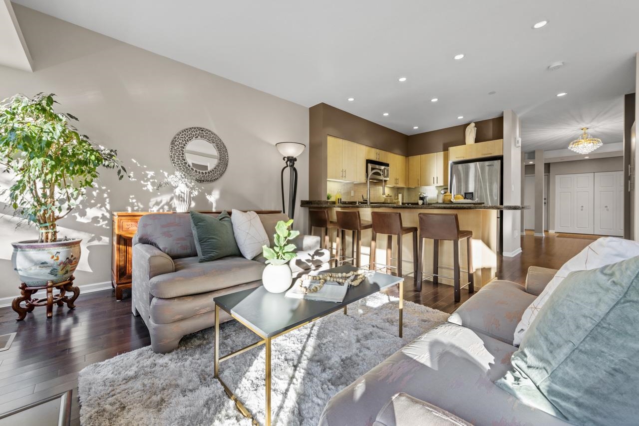 23 3750 EDGEMONT BOULEVARD 4