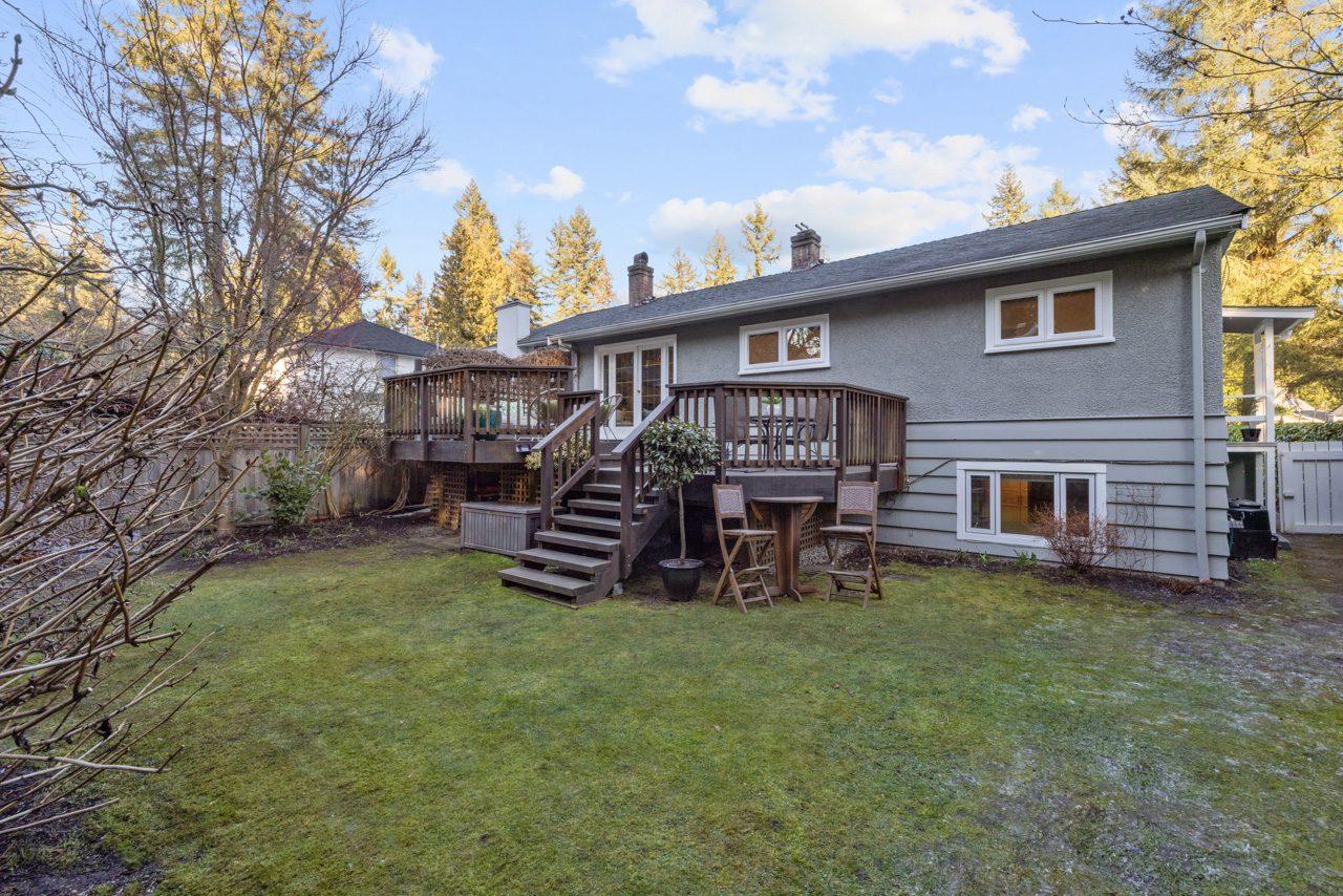 1949 Mackay Avenue, North Vancouver 23
