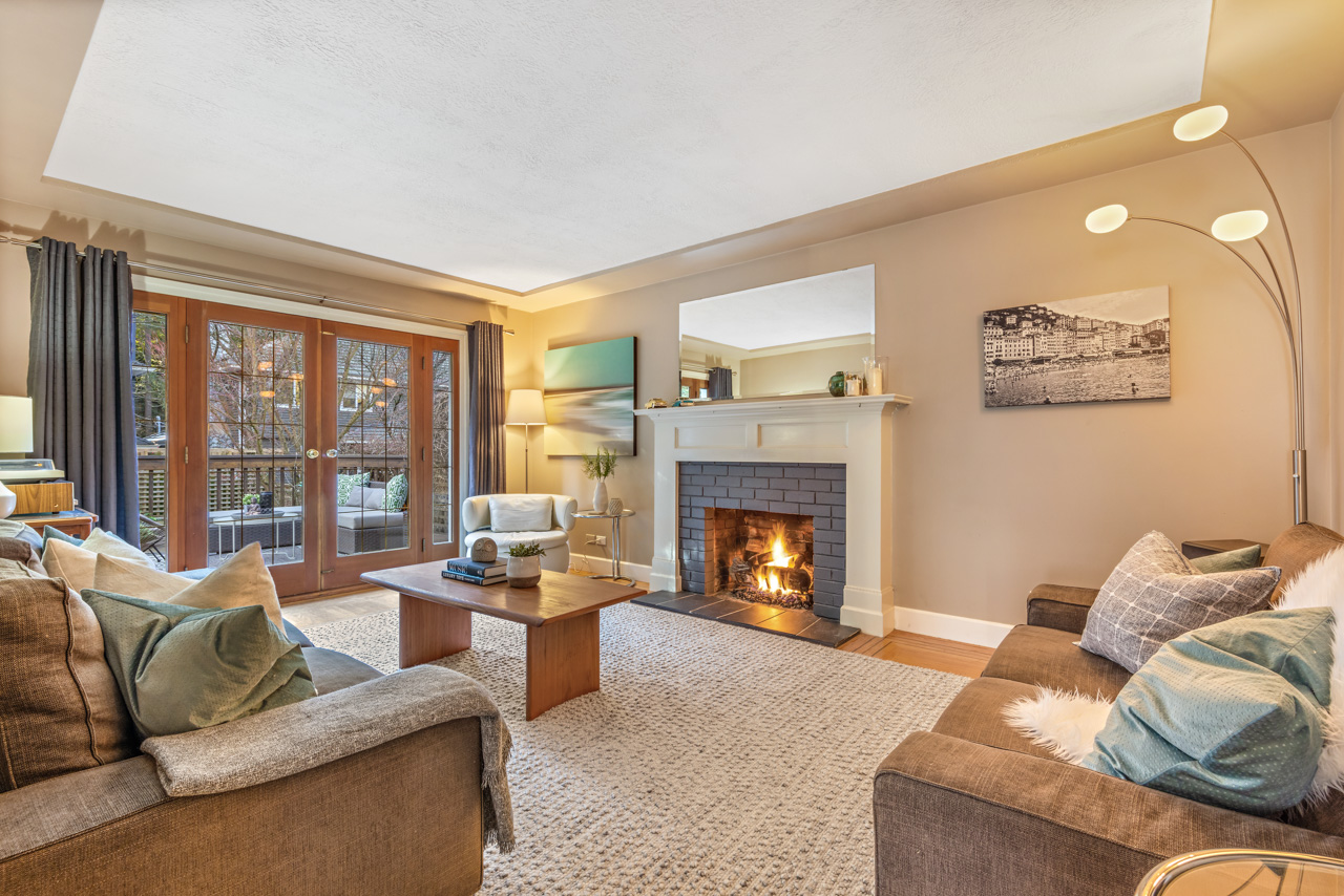1949 Mackay Avenue, North Vancouver 2