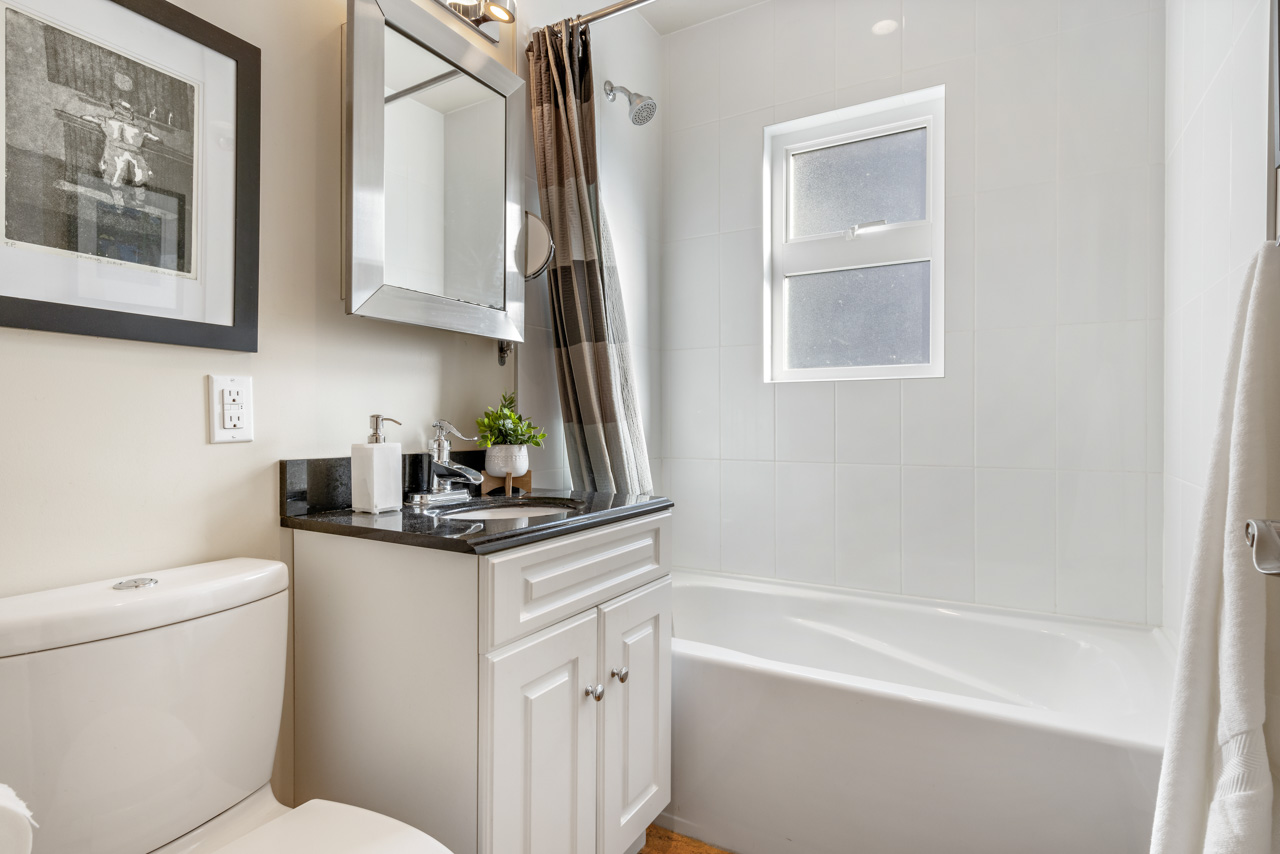 1949 Mackay Avenue, North Vancouver 17