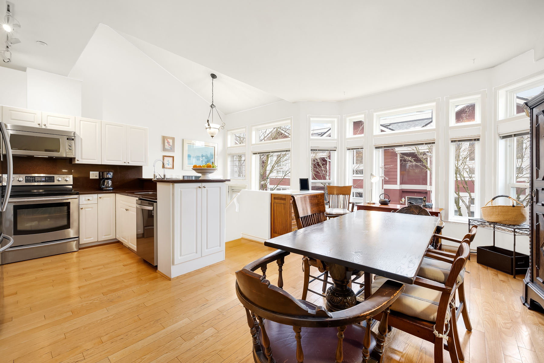 2-225 E5TH STREET, NORTH VANCOUVER 10