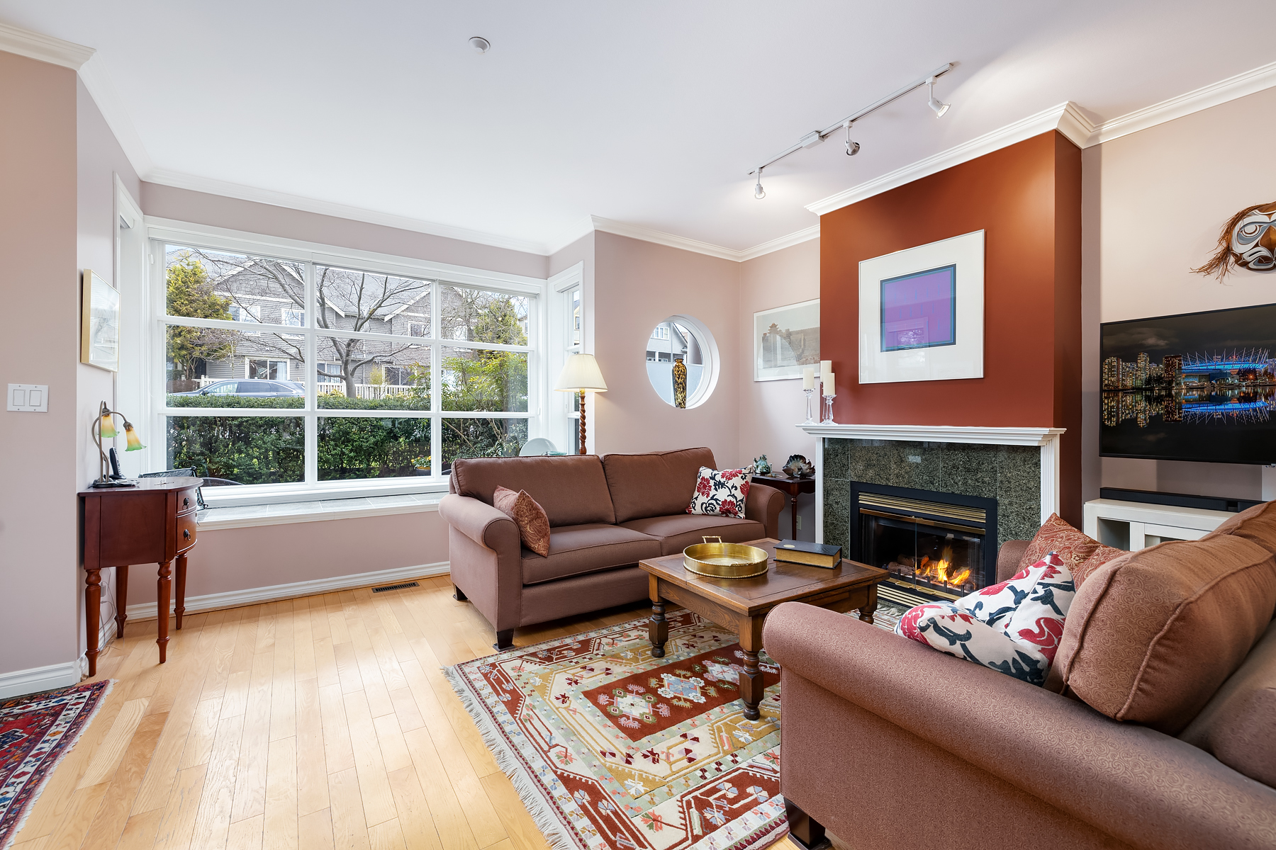 2-225 E5TH STREET, NORTH VANCOUVER 2