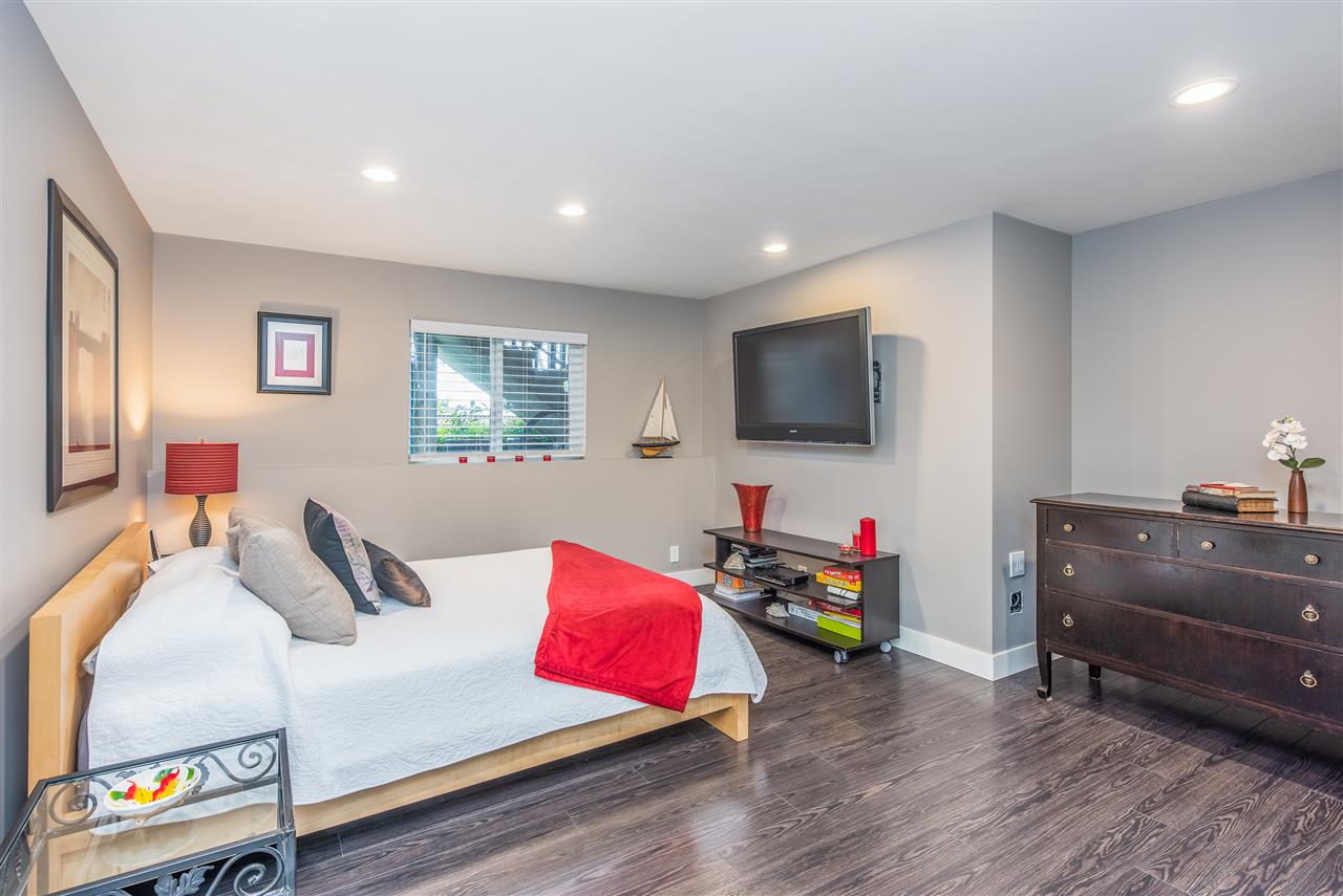 549 W 22nd STREET, NORTH VANCOUVER 13
