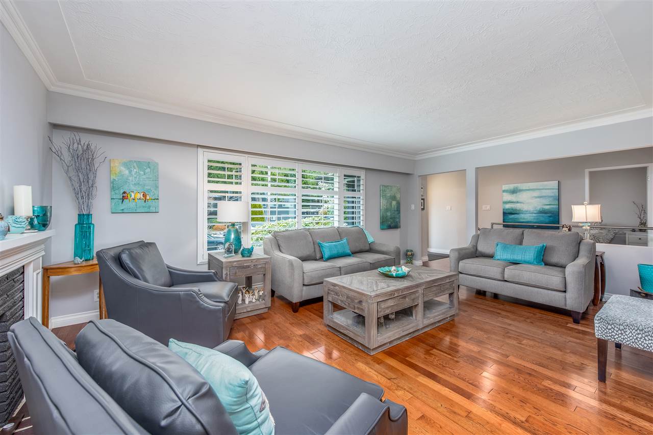 549 W 22nd STREET, NORTH VANCOUVER 2