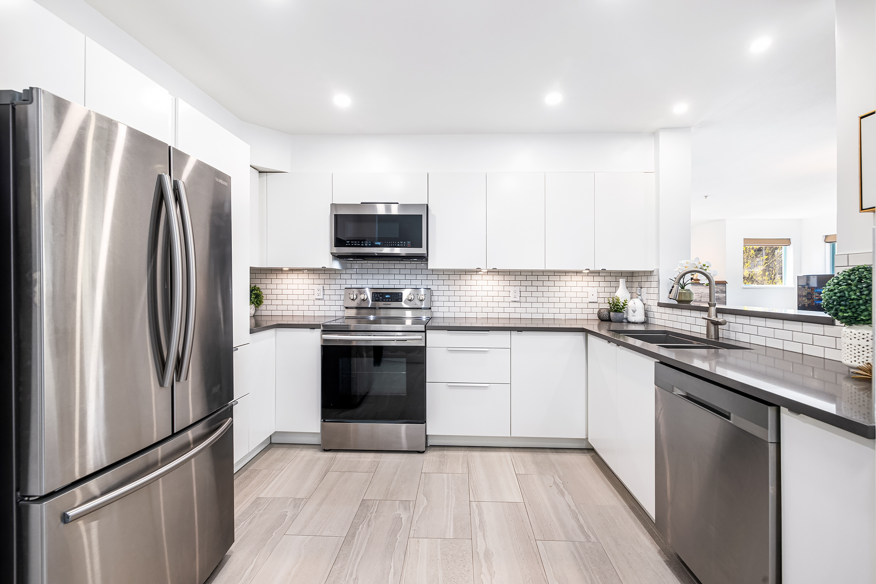 102-1085 W 17TH STREET, NORTH VANCOUVER 11