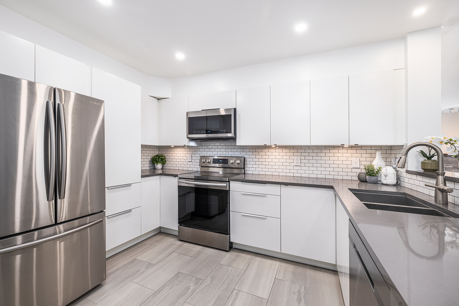 102-1085 W 17TH STREET, NORTH VANCOUVER 10