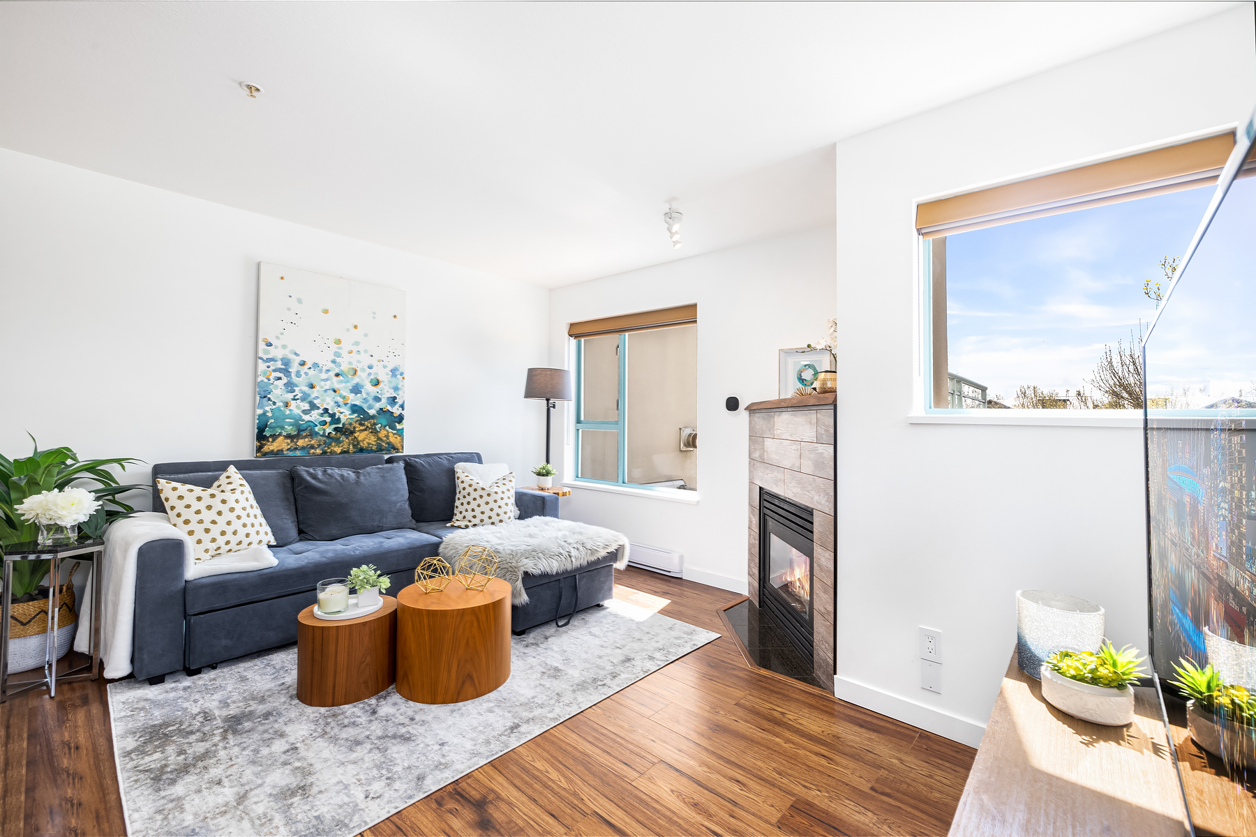 102-1085 W 17TH STREET, NORTH VANCOUVER 2