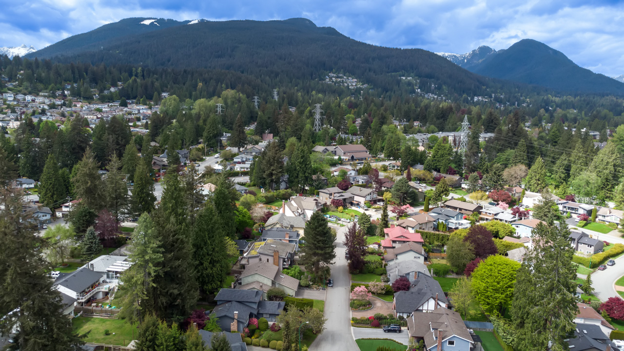 2275 Ennerdale Road, North Vancouver, BC. 38
