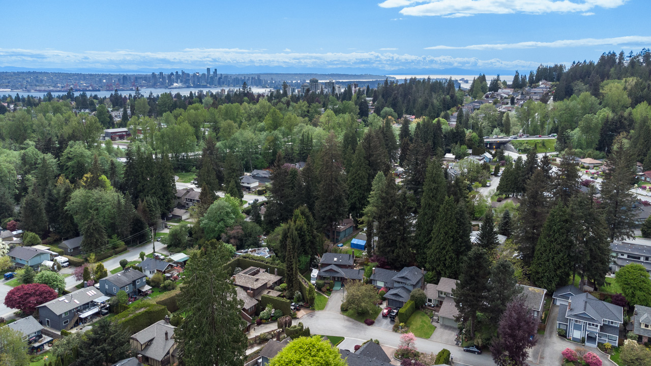 2275 Ennerdale Road, North Vancouver, BC. 39