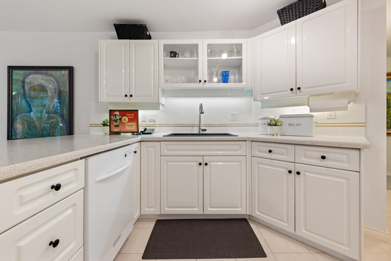 203-3200 CAPILANO CRESCENT, NORTH VANCOUVER 12