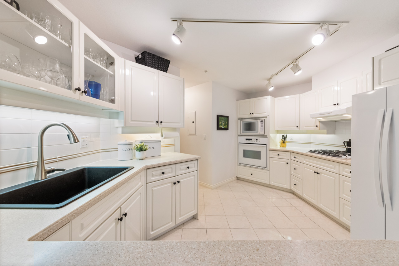 203-3200 CAPILANO CRESCENT, NORTH VANCOUVER 10