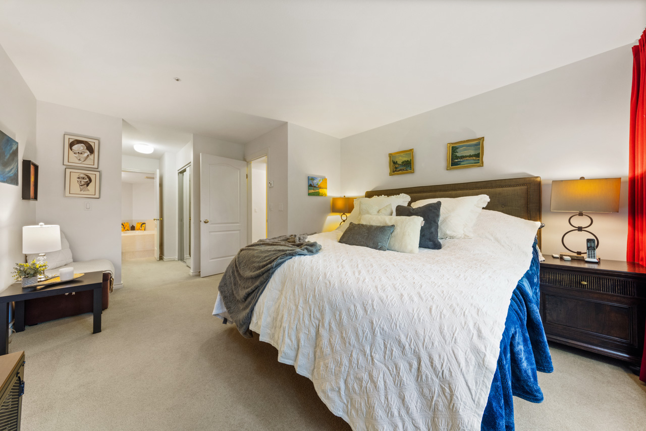 203-3200 CAPILANO CRESCENT, NORTH VANCOUVER 23