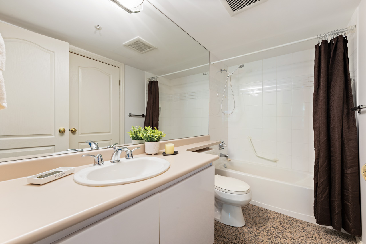 203-3200 CAPILANO CRESCENT, NORTH VANCOUVER 26
