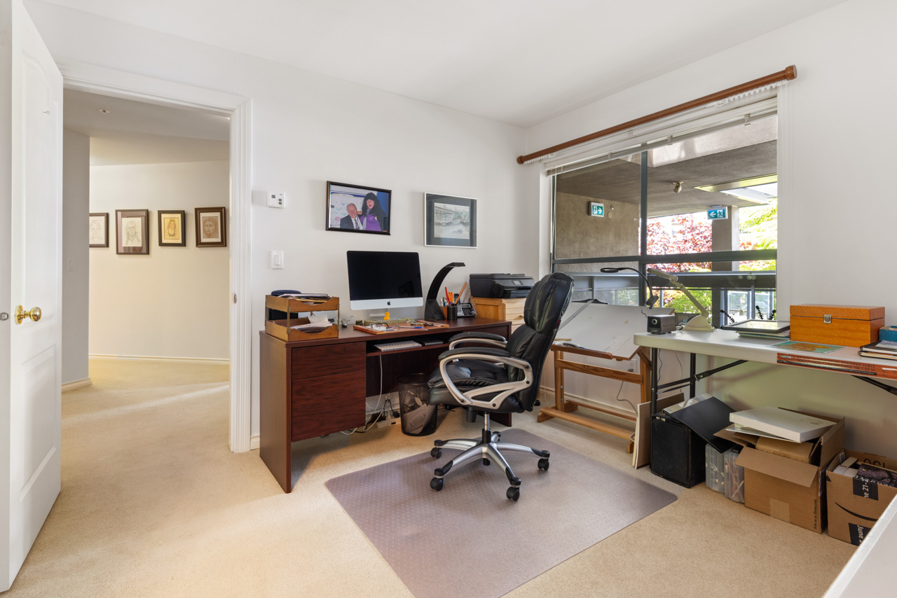 203-3200 CAPILANO CRESCENT, NORTH VANCOUVER 24