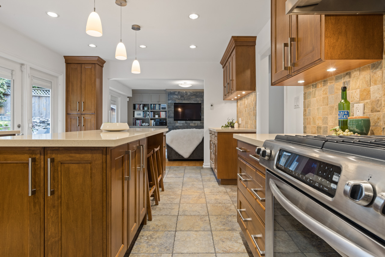 2275 Ennerdale Road, North Vancouver, BC. 12