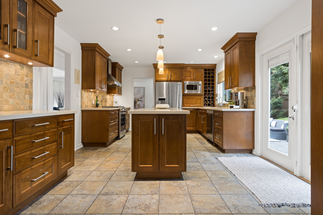 2275 Ennerdale Road, North Vancouver, BC. 16