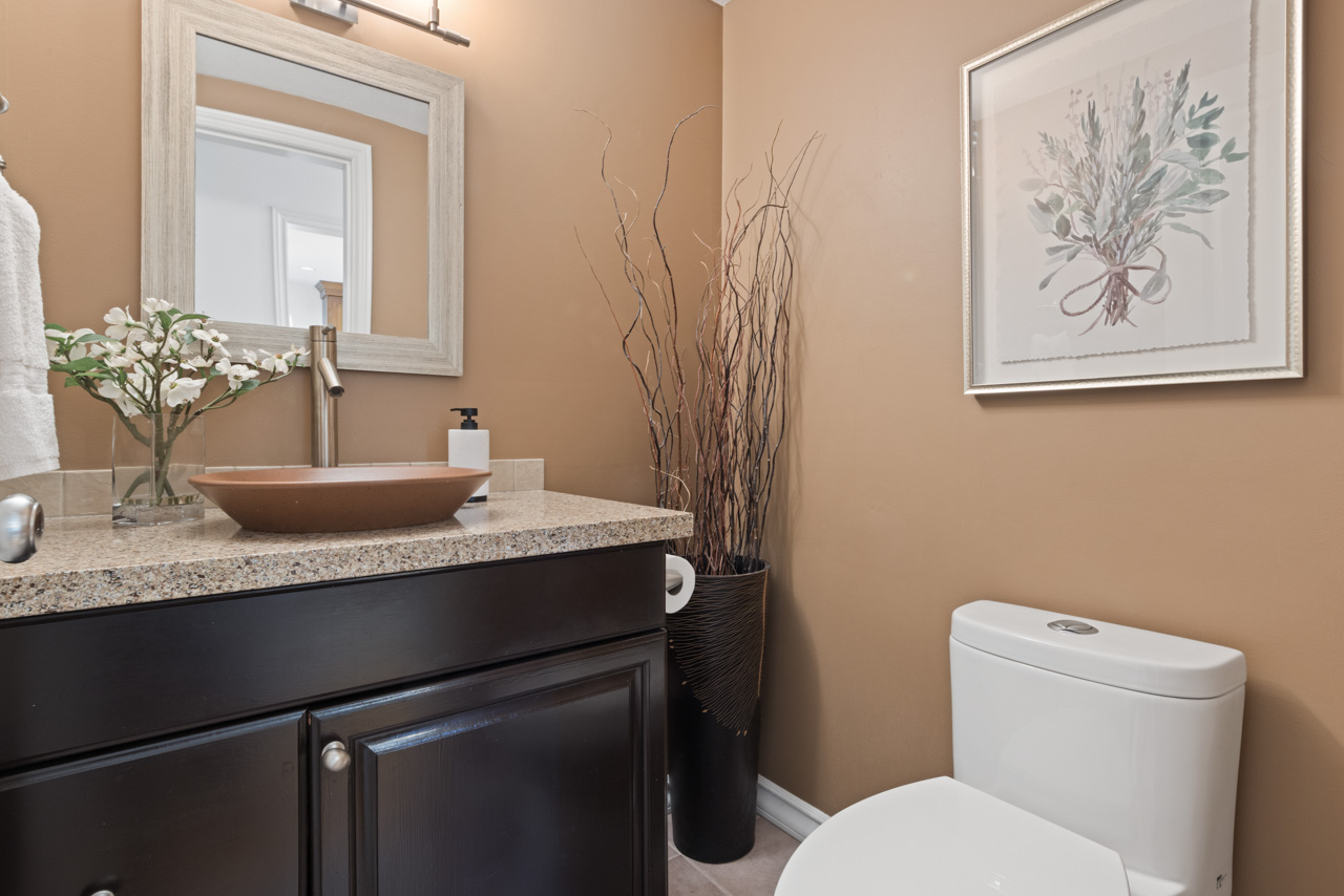 2275 Ennerdale Road, North Vancouver, BC. 26