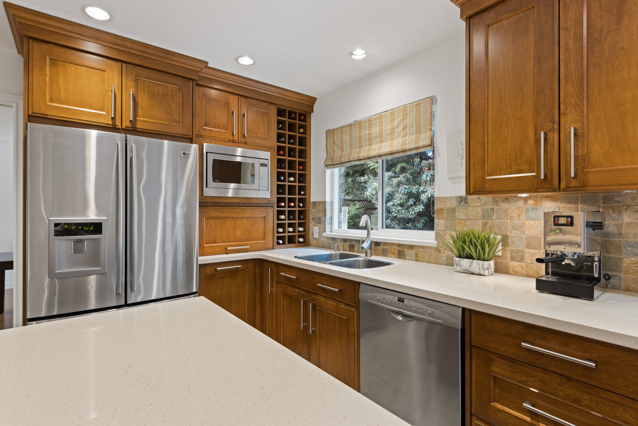 2275 Ennerdale Road, North Vancouver, BC. 15