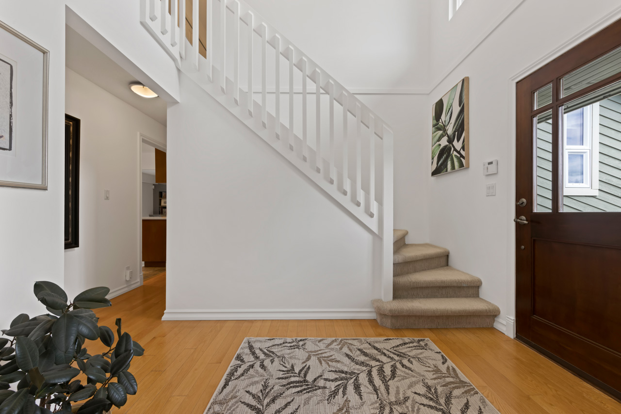 2275 Ennerdale Road, North Vancouver, BC. 4