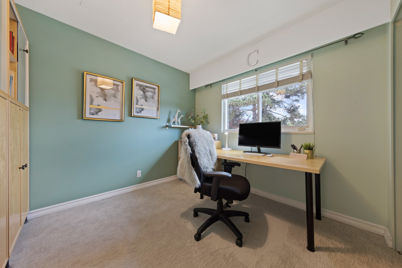 2275 Ennerdale Road, North Vancouver, BC. 27